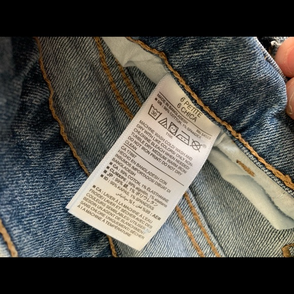 I’m selling these old navy pants - Picture 4 of 4